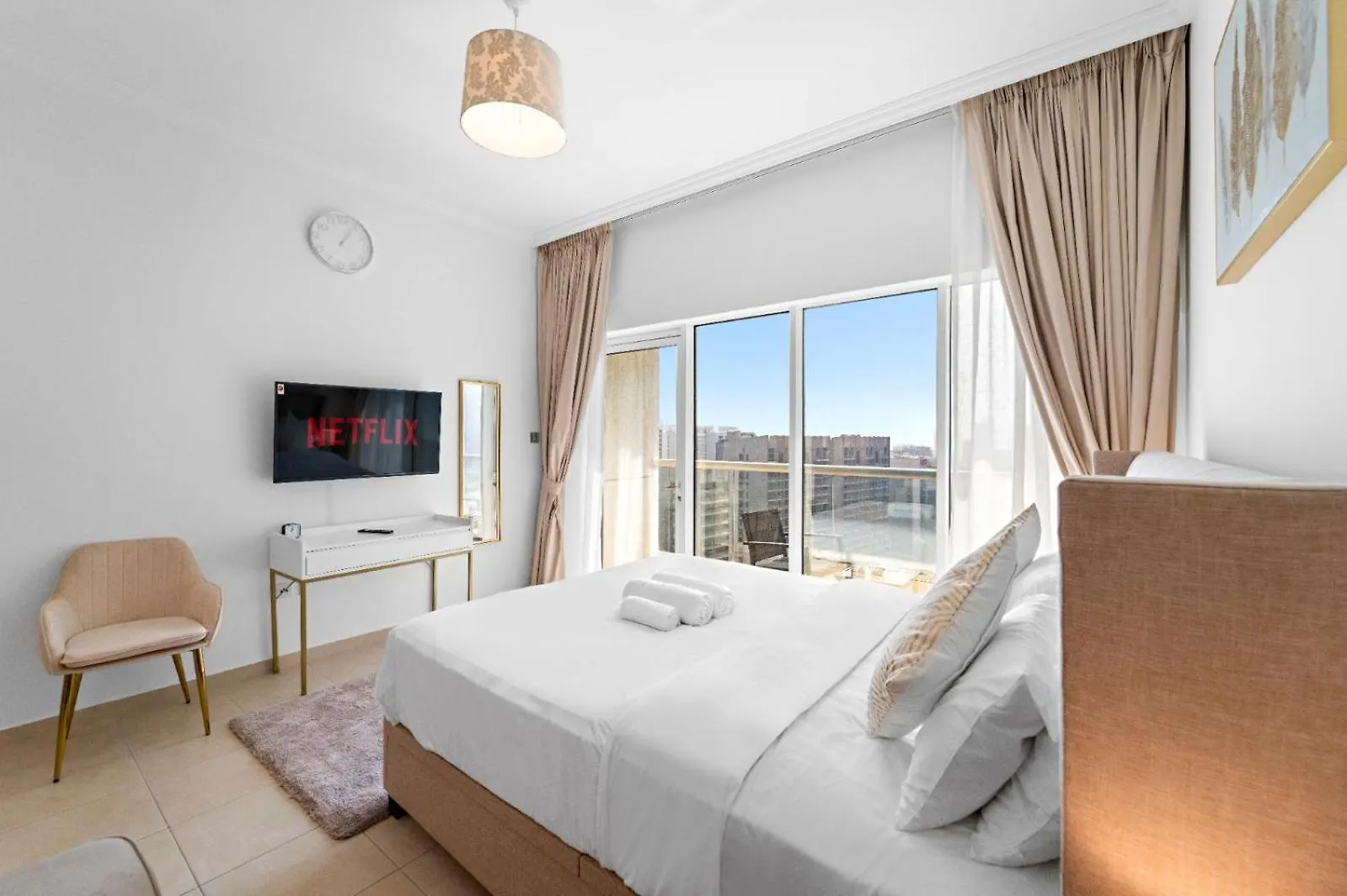 Charming Studio Near Burj Khalifa With Gym & Pool Dubai Apartment