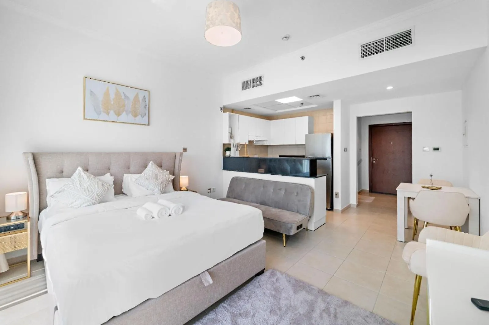 Charming Studio Near Burj Khalifa With Gym & Pool Dubai Apartment